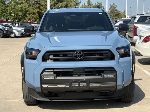 Used 2025 Toyota 4Runner SR5 AWD/4WD image 6