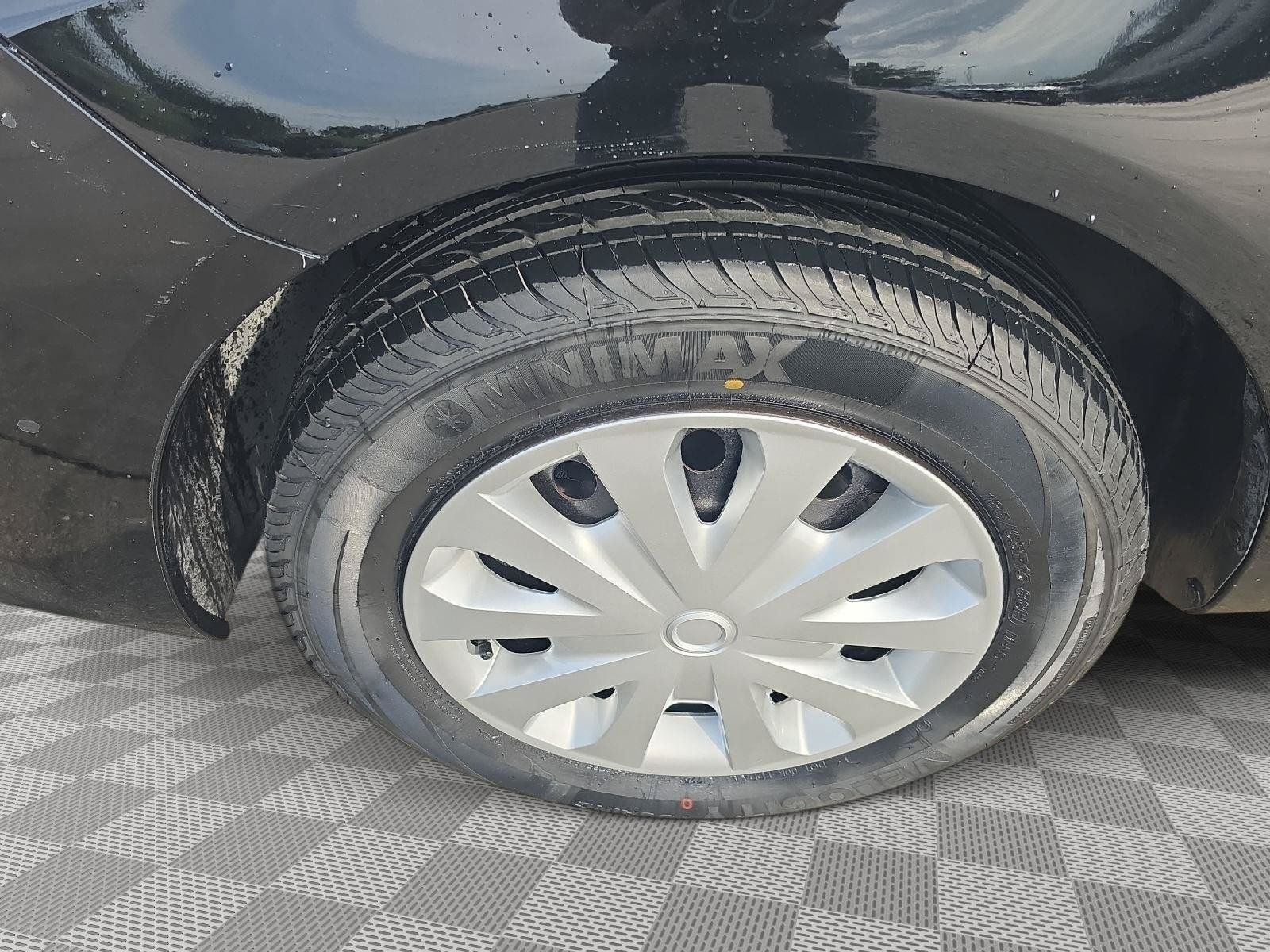 Used 2013 Nissan Versa S FWD image 18