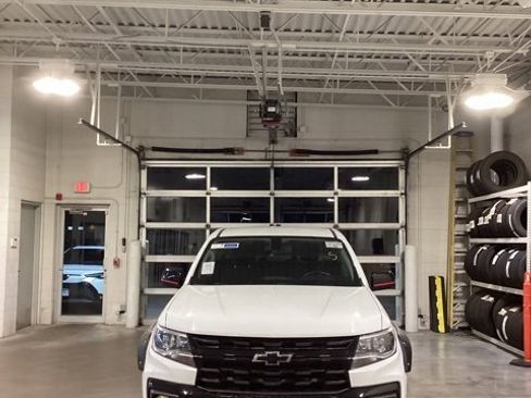 Used 2022 Chevrolet Colorado LT w/ Redline Special Edition image 2