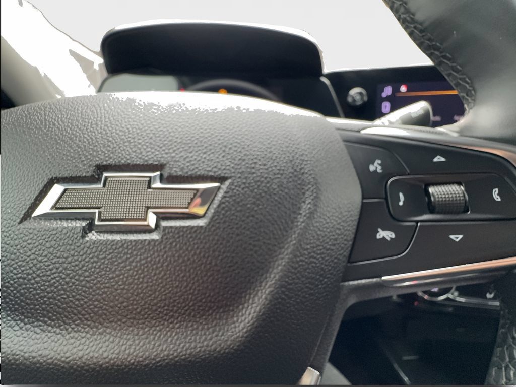 Used 2025 Chevrolet Trax ACTIV w/ Driver Confidence Package FWD image 40