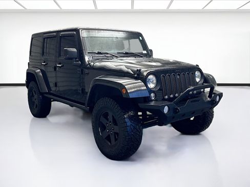 Used 2015 Jeep Wrangler Unlimited Sahara image 3
