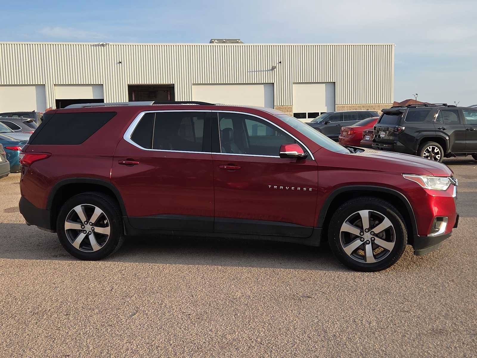 Used 2018 Chevrolet Traverse LT FWD image 9