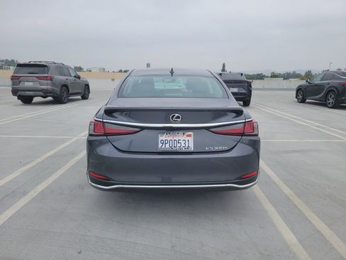 Used 2025 Lexus ES 300h w/ Premium Package FWD image 4