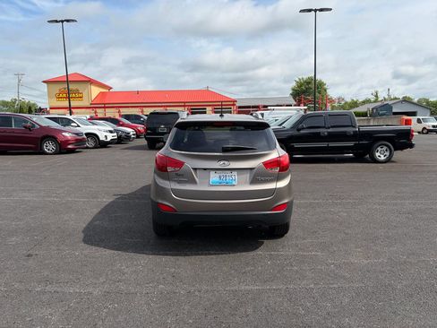 Used 2011 Hyundai Tucson GLS w/ Navigation Pkg 2 FWD image 4