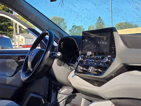 Used 2022 Toyota Highlander Platinum image 24