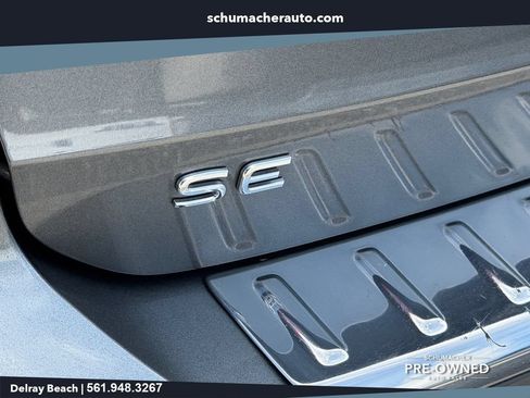 Used 2023 Volkswagen Taos SE w/ Panoramic Sunroof Package FWD image 16