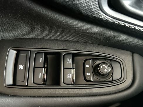 Used 2025 Subaru Outback AWD/4WD image 17