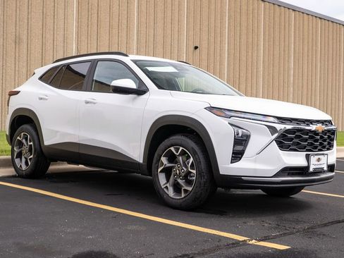 New 2025 Chevrolet Trax LT w/ Driver Confidence Package image 2