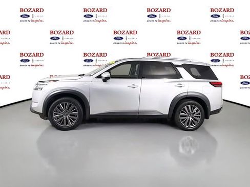 Used 2024 Nissan Pathfinder SL w/ SL Premium Package FWD image 5
