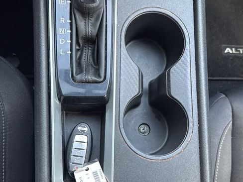 Used 2020 Nissan Altima 2.5 S FWD image 38