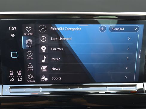 Certified 2024 Volkswagen Atlas SE FWD image 25