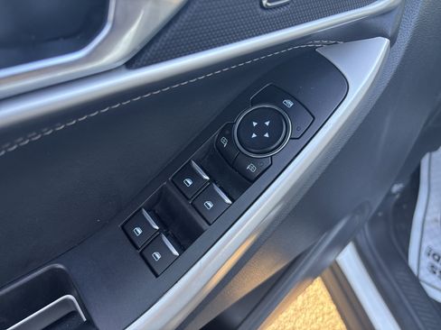 Used 2022 Ford Explorer XLT w/ Equipment Group 202A image 17