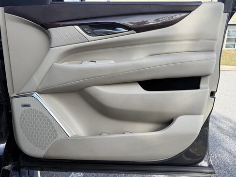 Used 2017 Cadillac Escalade Premium Luxury image 46