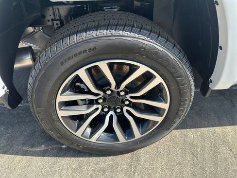 New 2026 RAM 1500 Laramie AWD/4WD image 9