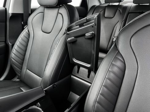 New 2025 Hyundai Elantra Limited FWD image 18