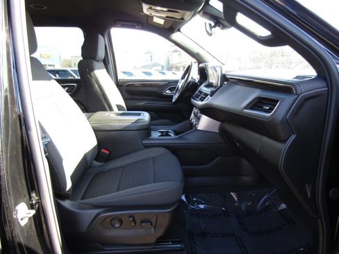 Used 2022 GMC Yukon XL SLE image 28