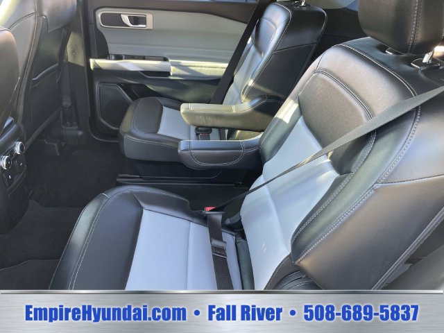 Used 2023 Ford Explorer XLT w/ Equipment Group 202A AWD/4WD image 16