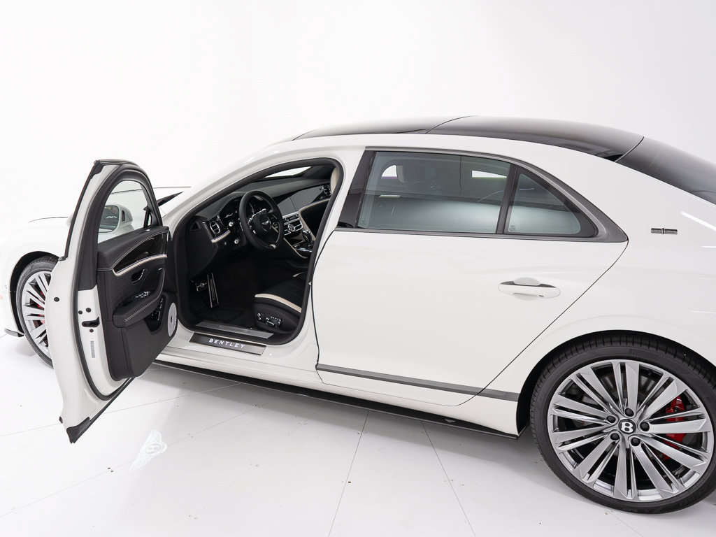 Used 2025 Bentley Flying Spur Plug-In Hybrid AWD/4WD image 9