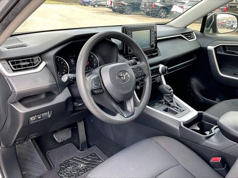 Used 2019 Toyota RAV4 LE image 14
