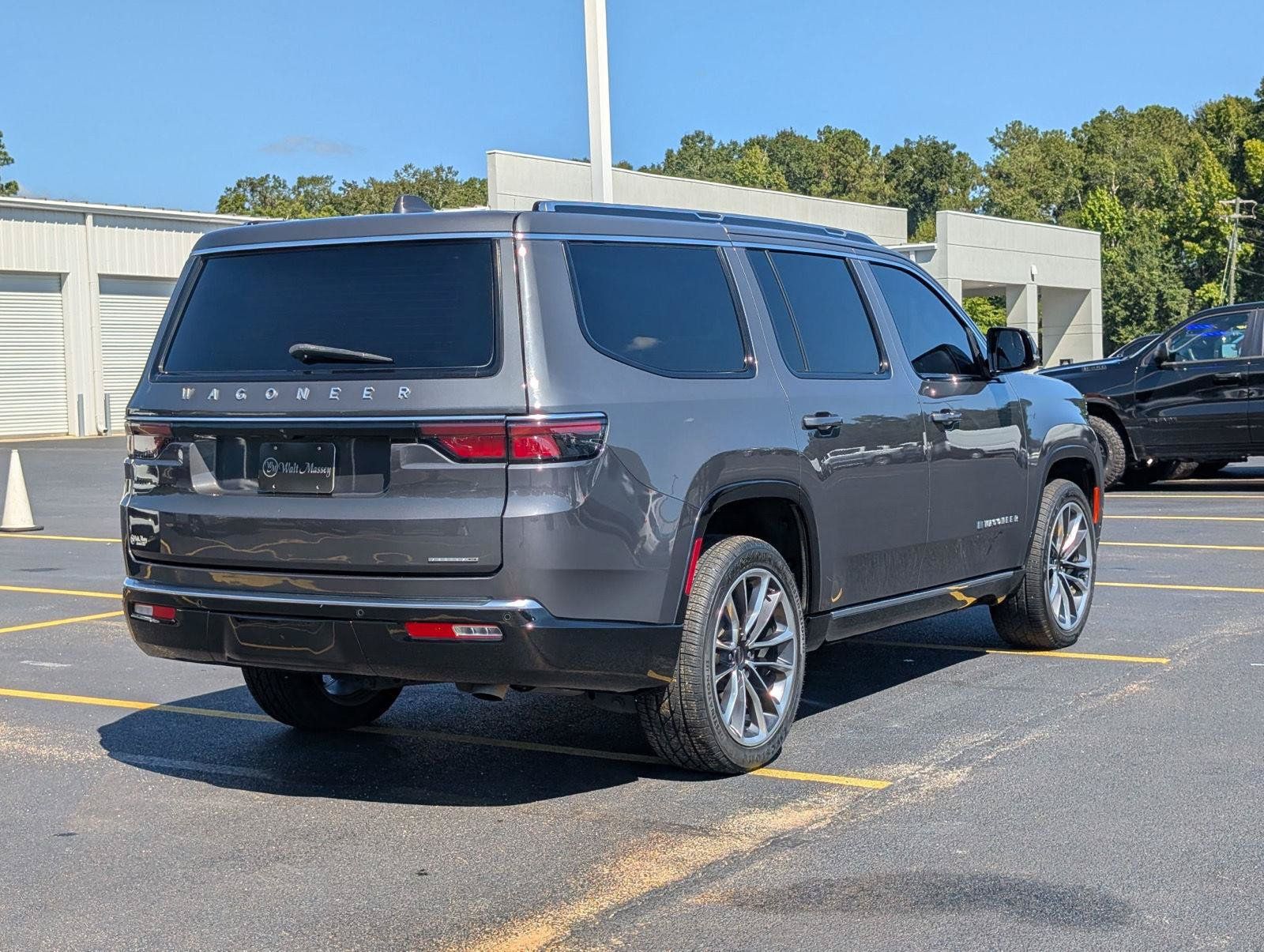 Used 2022 Jeep Wagoneer Series III w/ Premium Group I RWD image 5