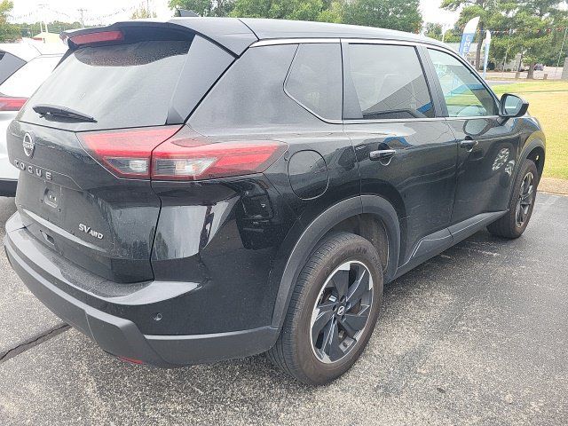 Used 2024 Nissan Rogue SV AWD/4WD image 3