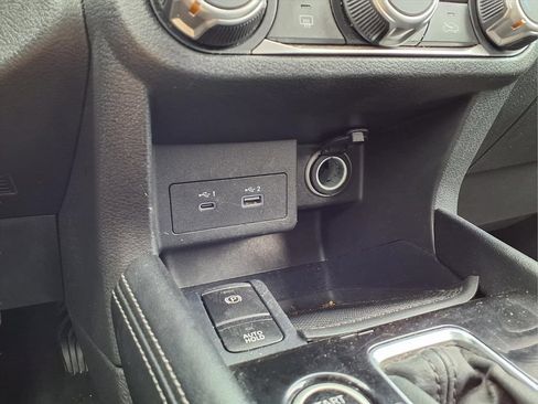 Used 2023 Nissan Kicks SV FWD image 13