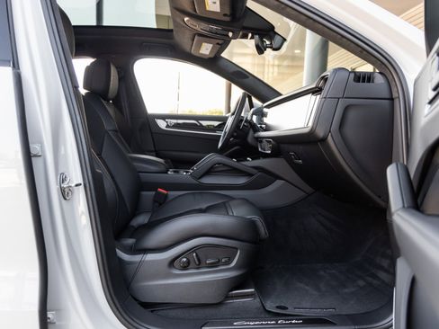 New 2025 Porsche Cayenne Turbo image 47
