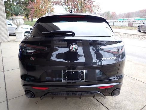 New 2025 Alfa Romeo Stelvio Sprint image 3