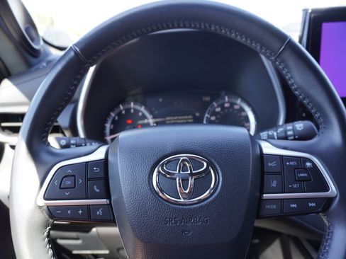 Used 2024 Toyota Highlander XSE AWD/4WD image 25