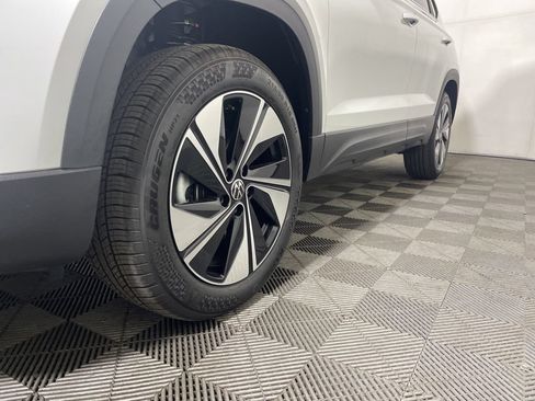 New 2026 Volkswagen Taos SE AWD/4WD image 26