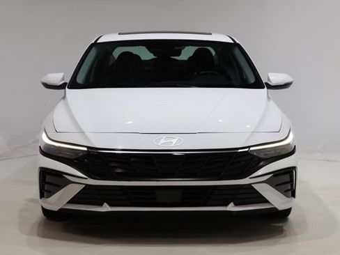 Used 2025 Hyundai Elantra Limited FWD image 2
