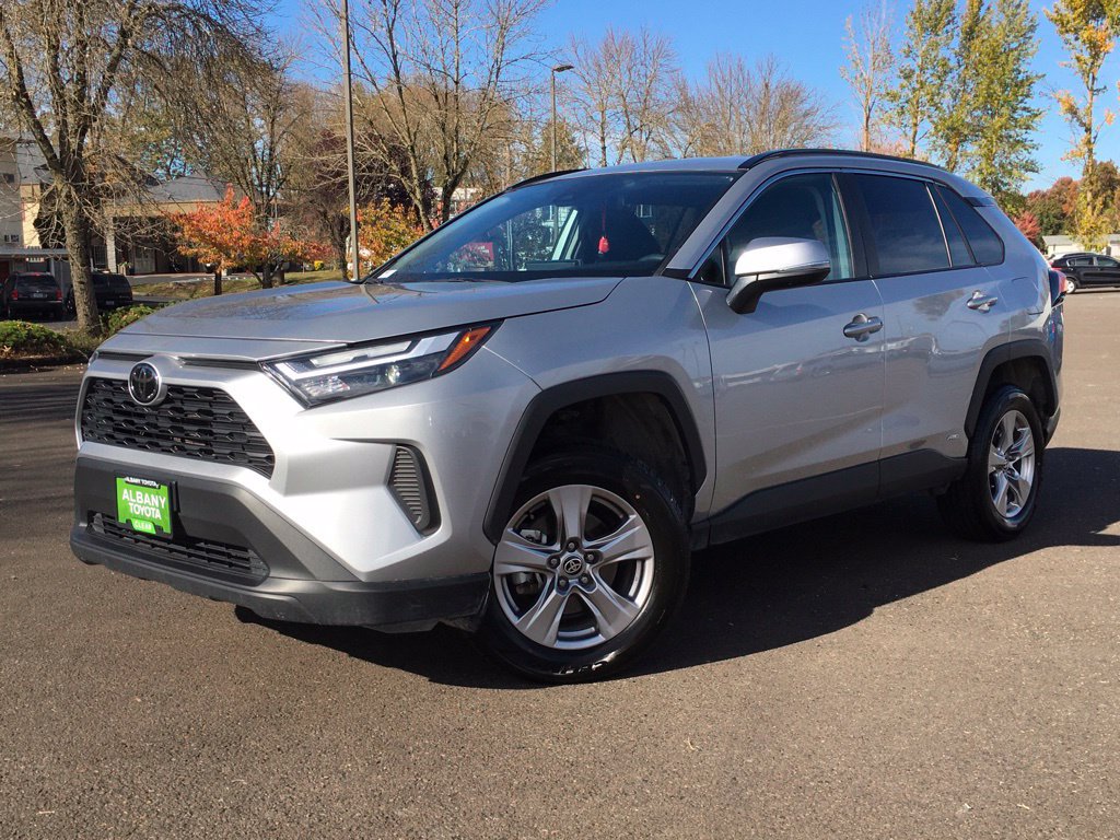 Used 2025 Toyota RAV4 XLE AWD/4WD image 1