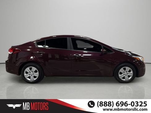 Used 2017 Kia Forte LX FWD image 5