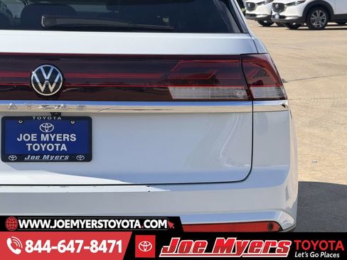 Used 2025 Volkswagen Atlas Cross Sport SE image 9