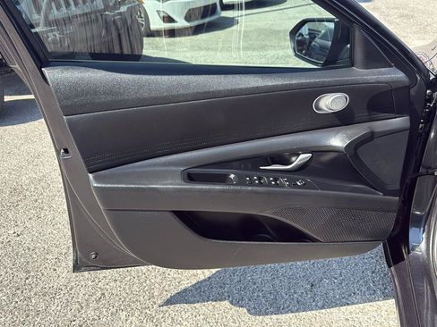 Used 2022 Hyundai Elantra SEL FWD image 11