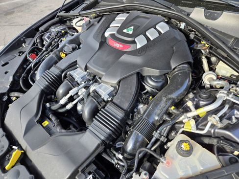 Used 2019 Alfa Romeo Giulia Quadrifoglio image 16