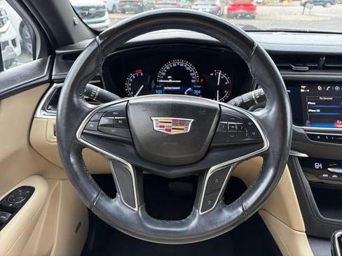 Used 2018 Cadillac XT5 FWD image 16