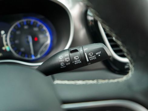 Used 2024 Chrysler Pacifica Touring-L FWD image 30