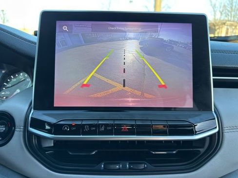 Certified 2022 Jeep Compass Limited image 43