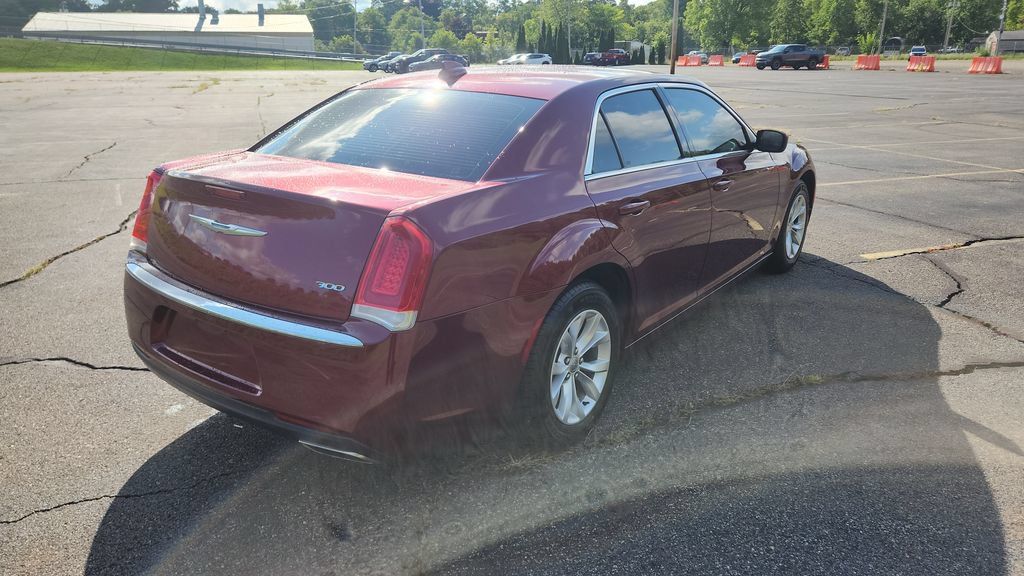 Used 2018 Chrysler 300 Touring RWD image 12