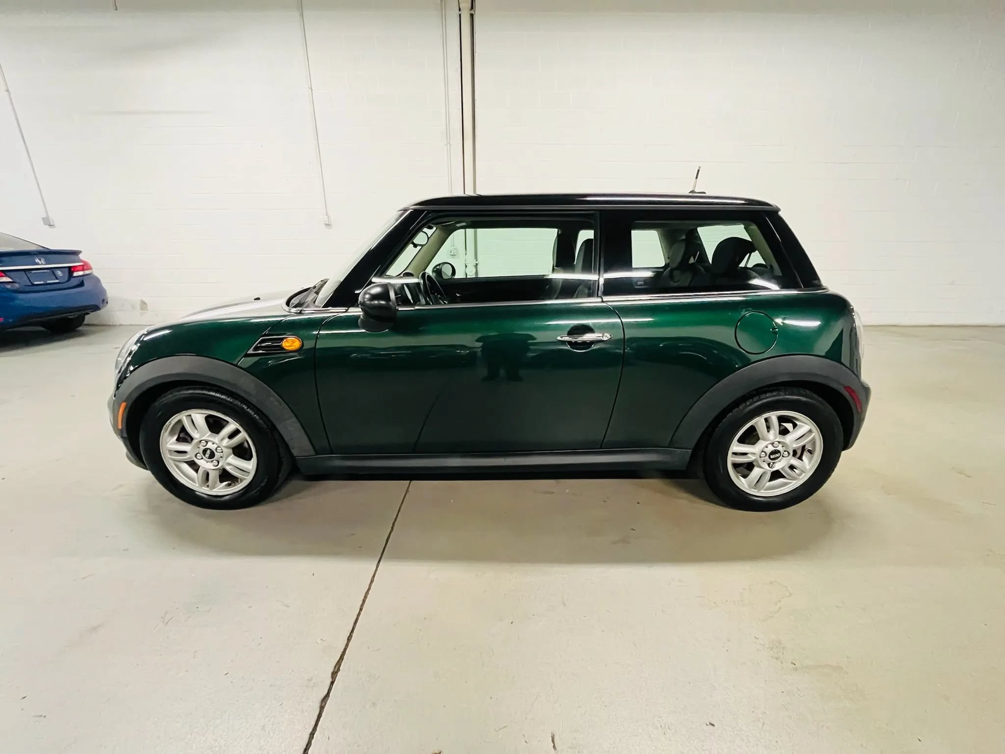 Used 2011 MINI Cooper Hardtop FWD image 5