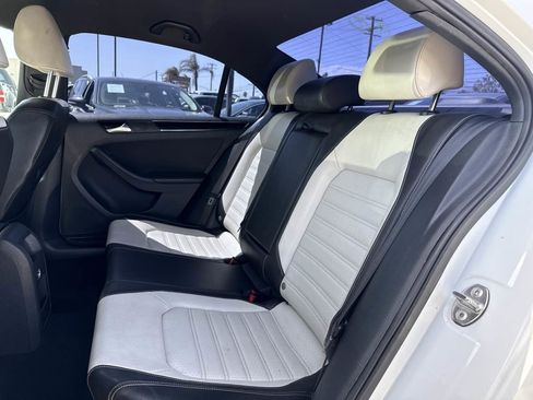 Used 2015 Volkswagen Jetta Sport image 11