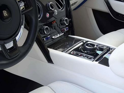 Used 2023 Rolls-Royce Cullinan Black Badge image 14