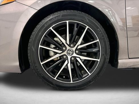 Used 2024 Toyota Camry SE w/ Convenience Package FWD image 10