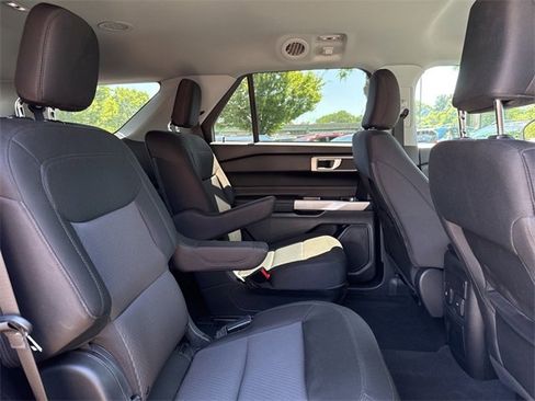 Used 2022 Ford Explorer XLT image 27