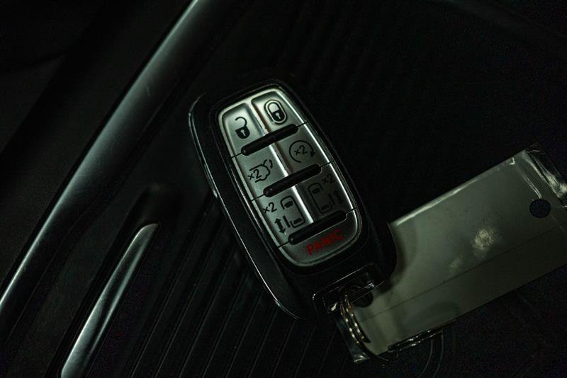 Used 2024 Chrysler Pacifica Touring-L FWD image 20