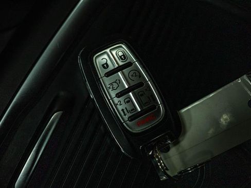 Used 2024 Chrysler Pacifica Touring-L FWD image 20