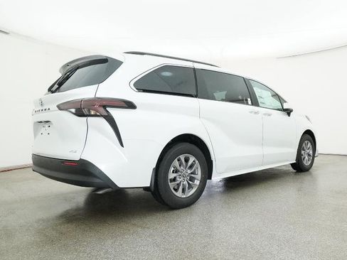 New 2026 Toyota Sienna XLE FWD image 19