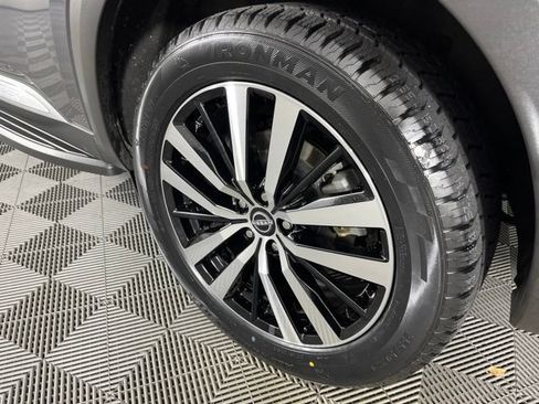 Used 2025 Nissan Pathfinder Platinum w/ Black Appearance Package FWD image 15