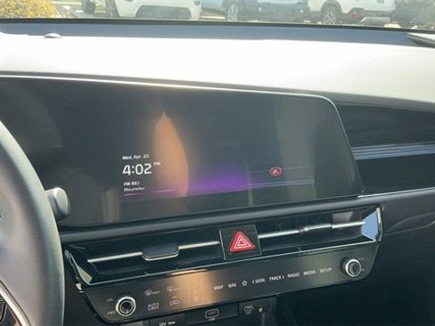 Used 2024 Kia Niro EX Touring image 29